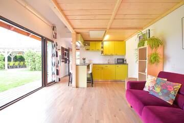 Фото номера Дом с 1 спальней Дома для отпуска Happy Place - Casuta Galbena г. Domneşti 11