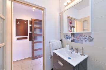 Фото номера Дом с 1 спальней Дома для отпуска Happy Place - Casuta Galbena г. Domneşti 14