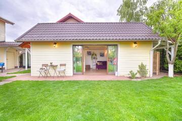 Фото номера Дом с 1 спальней Дома для отпуска Happy Place - Casuta Galbena г. Domneşti 85