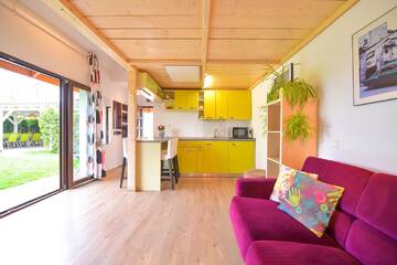Фото номера Дом с 1 спальней Дома для отпуска Happy Place - Casuta Galbena г. Domneşti 10
